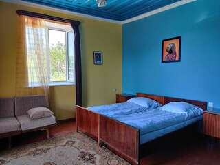 Отели типа «постель и завтрак» Noosh guesthouse Ashnak Трехместный номер с балконом-1